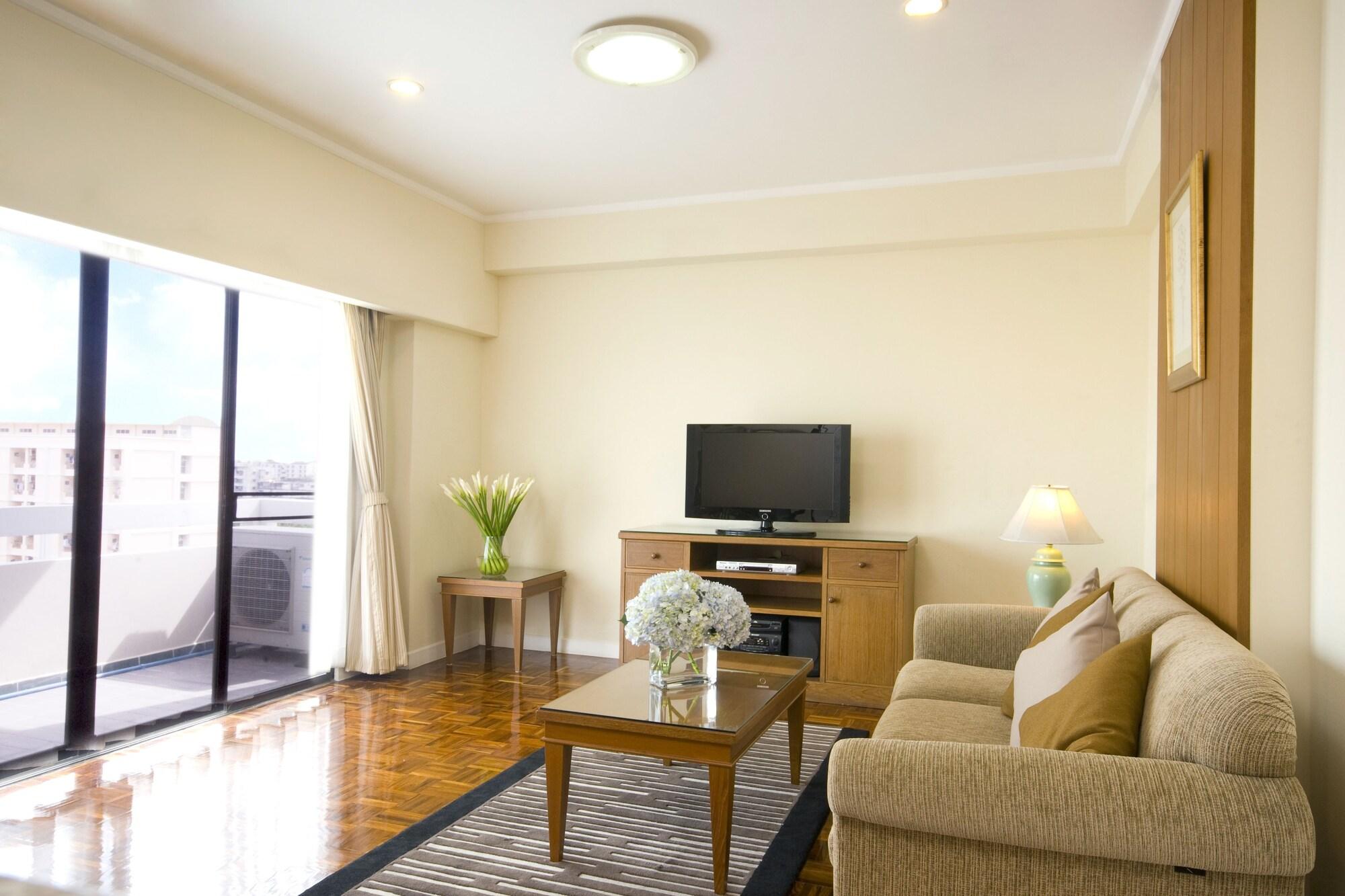 แคนทารี เฮาส์ โฮเทล แอนด์ เซอร์วิสอพาร์ทเมนท์ กรุงเทพ Aparthotel กรุงเทพมหานคร ภายนอก รูปภาพ